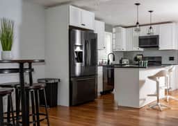 Queen Bed |Boston|RM 2 - Image 5