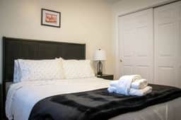 Spacious Coastal Townhome | Deck & Parking - Image 4