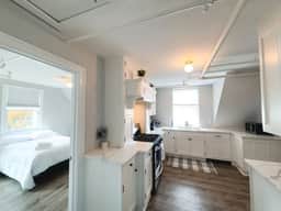 WaterAccess 5-Bed 2-Bath Retreat - Image 5