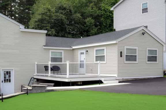 Lake Access 4 Bed 3 Bath HOT TUB - Image 1