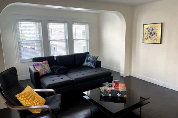 Modern Three Bedroom Condo - Near Boston - Image 1