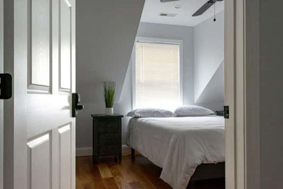 Queen Bed |Boston|RM 2 - Image 1