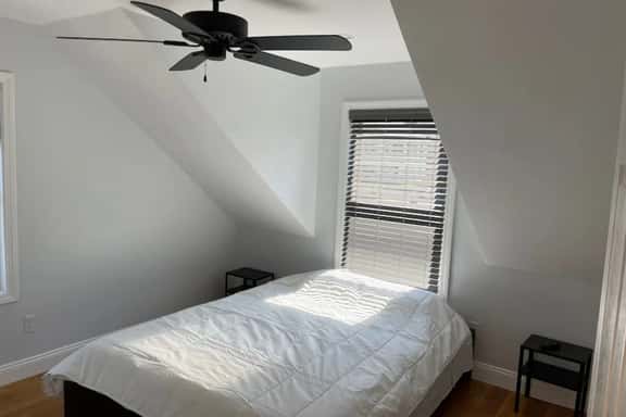 Queen Bed |Boston|RM 3 - Image 1