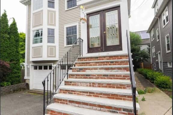 Spacious Coastal Townhome | Deck & Parking - Image 1