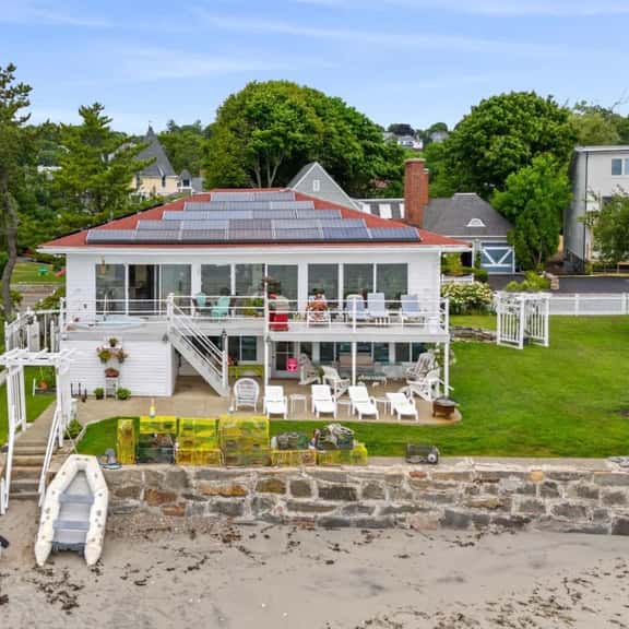 Coastal Charm: Lobster Château - Image 1