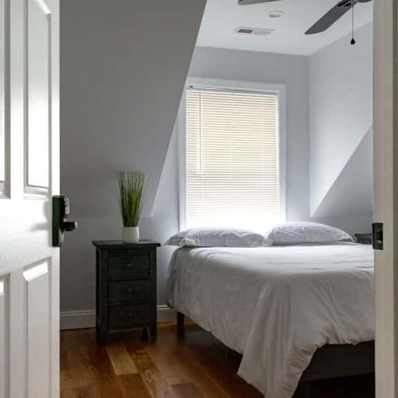Queen Bed |Boston|RM 2 - Image 1