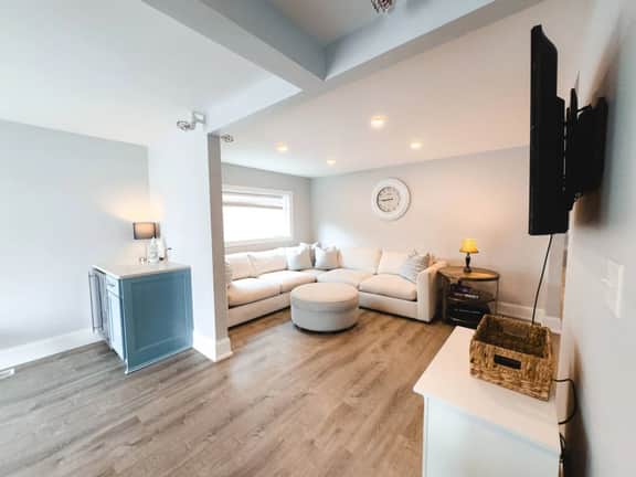 Charming Hyannis 3 Bed 2 Bath - Image 2