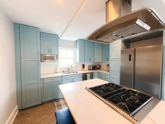 Charming Hyannis 3 Bed 2 Bath - Image 5