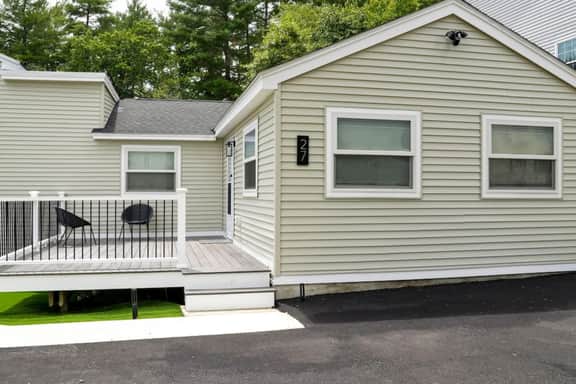 Lake Access 4 Bed 3 Bath HOT TUB - Image 3