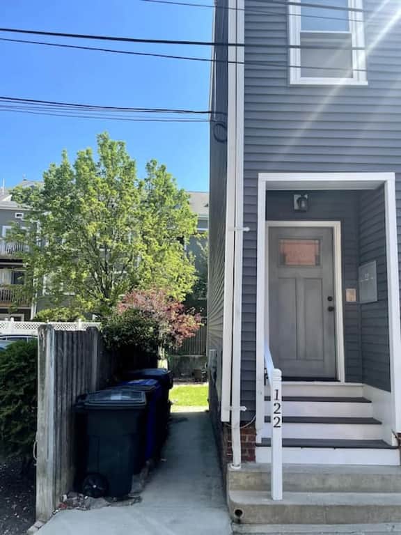 Lovely Two Bedroom Condo in South Boston - Image 3