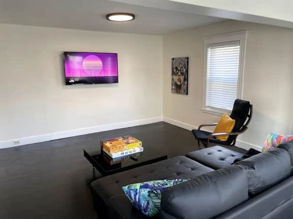 Modern Two Bedroom Condo - Near Boston - Image 2