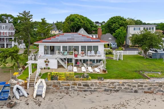 Coastal Charm: Lobster Château - Image 1