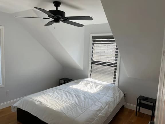 Queen Bed |Boston|RM 3 - Image 1