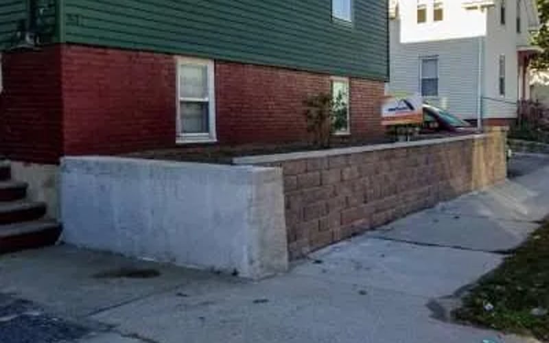 Paving stone wall and garden