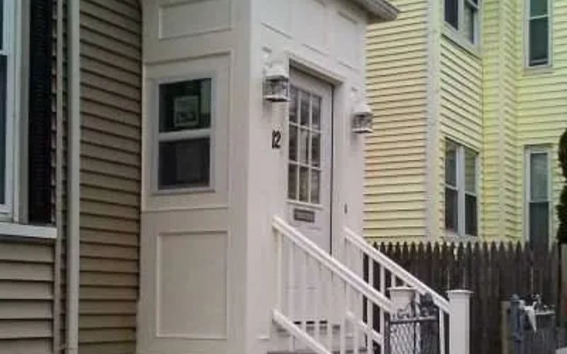 Front Entry by Waze Development